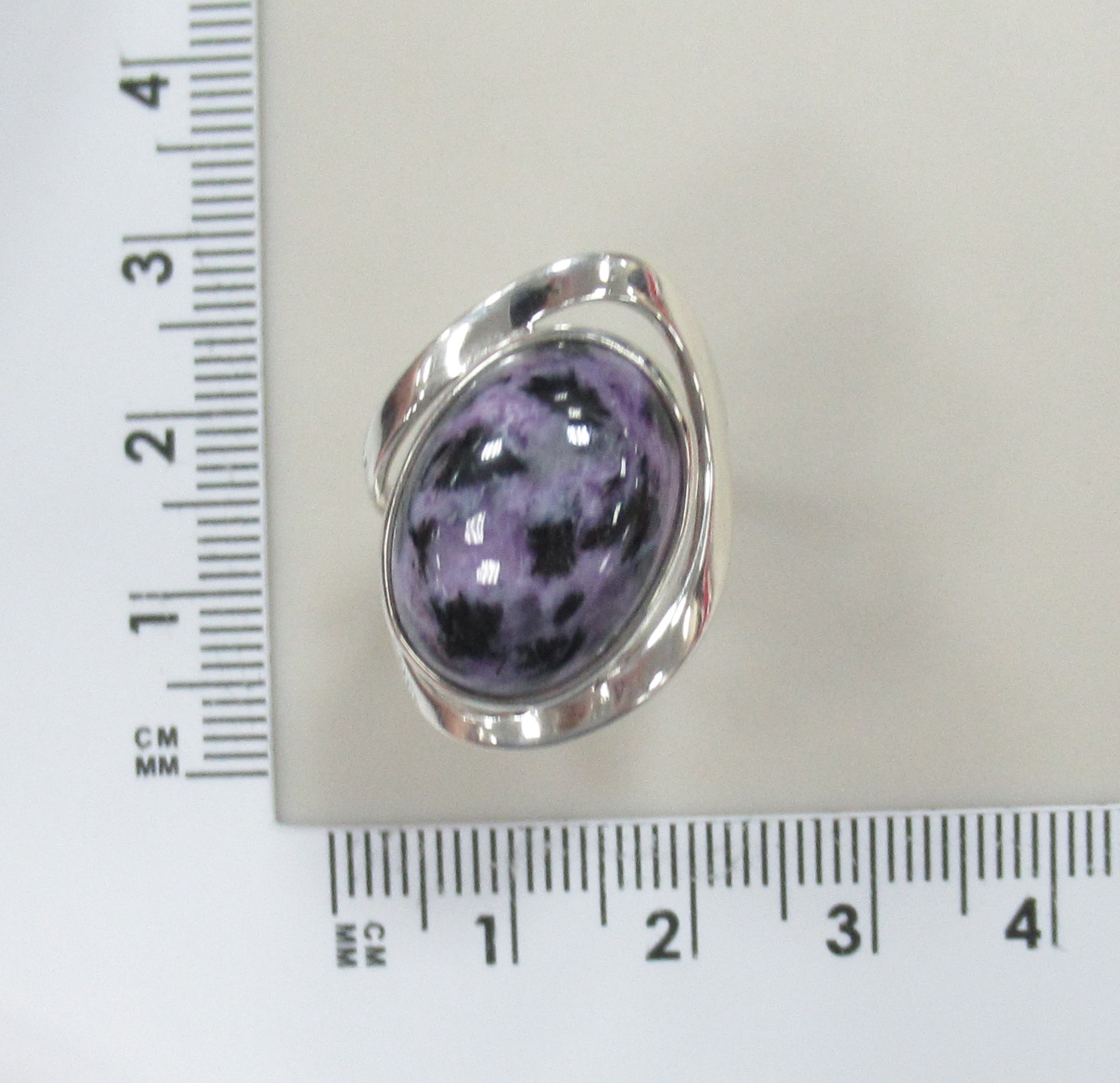 Серебряное кольцо с чароитом